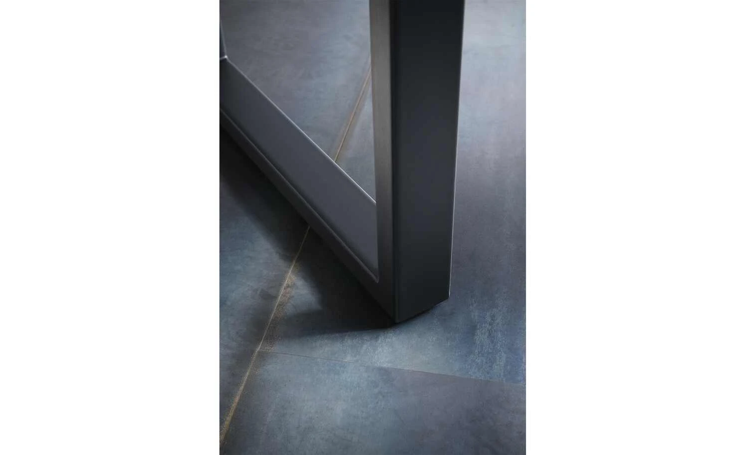 Woodford Kufentisch massiv Calotta | 200|cm Natur Trapez-Form Anthrazit 4 Woodford Kufentisch massiv Calotta | 200|cm Natur Trapez-Form Anthrazit – Bild 2