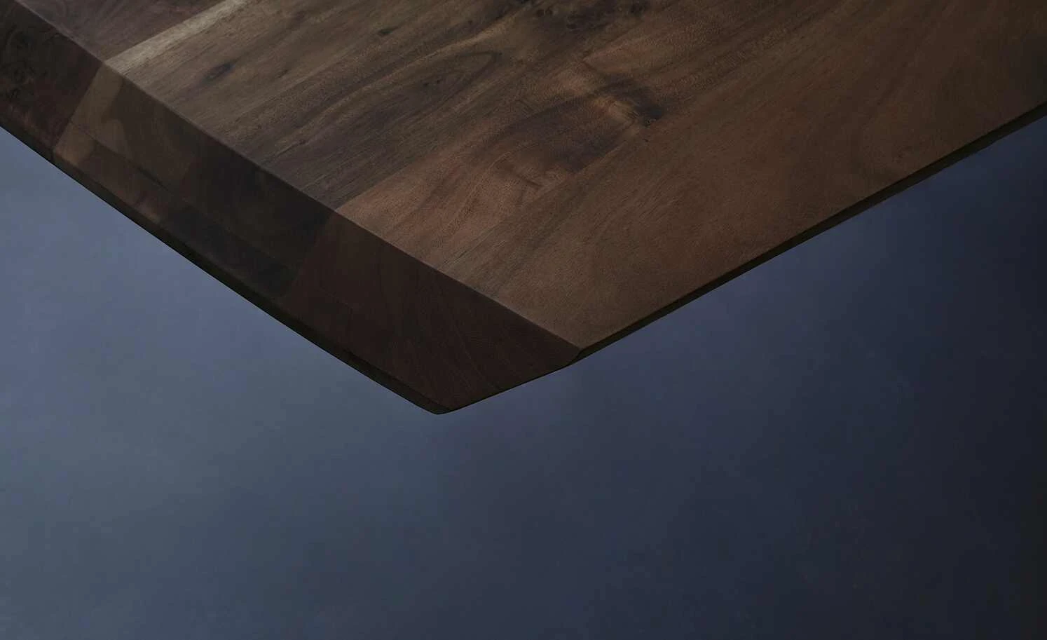 Woodford Kufentisch massiv Calotta | 220|cm Walnut (Braun) Trapez-Form Anthrazit 6 Woodford Kufentisch massiv Calotta | 220|cm Walnut (Braun) Trapez-Form Anthrazit – Bild 4