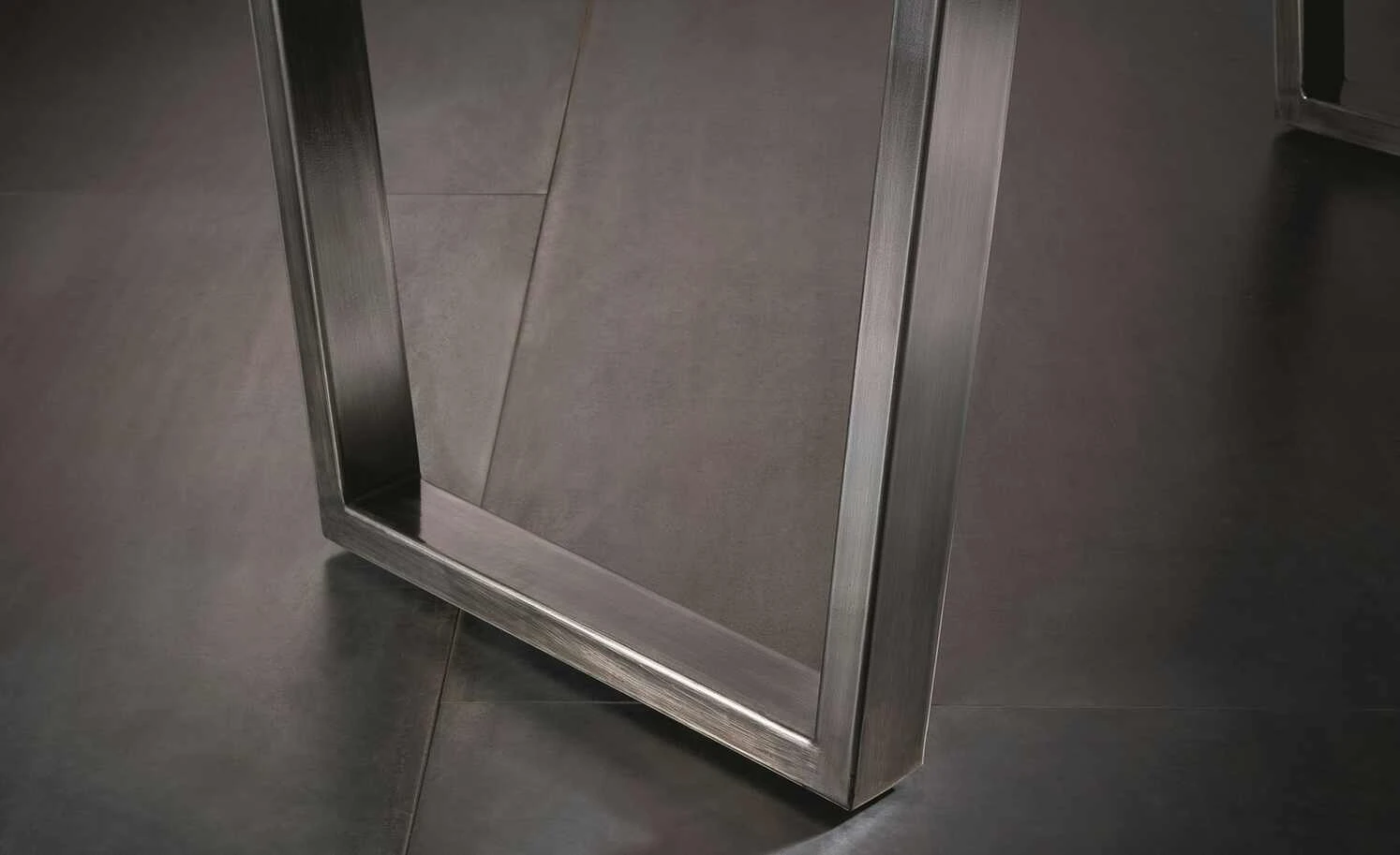 Woodford Kufentisch massiv Calotta | 180|cm Grau sandgestrahlt Trapez-Form Antikgrau 4 Woodford Kufentisch massiv Calotta | 180|cm Grau sandgestrahlt Trapez-Form Antikgrau – Bild 2